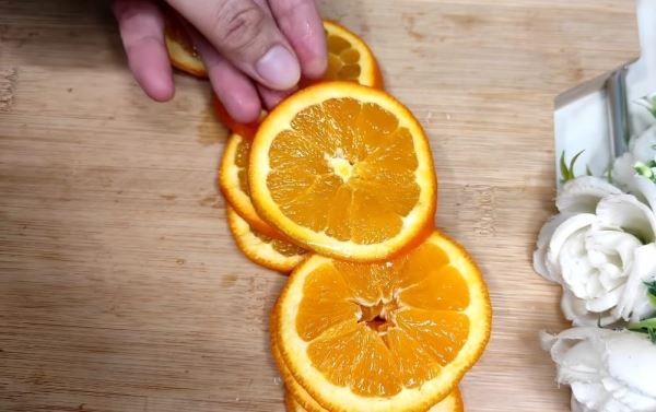 Брауни с карамелизированными апельсинами на сковороде