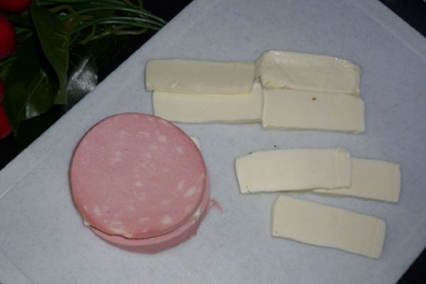 Горячие бутерброды с колбасой и сыром а-ля «Крок Макдо»