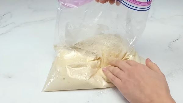 Воздушные пончики из пакета: чистые руки и посуда